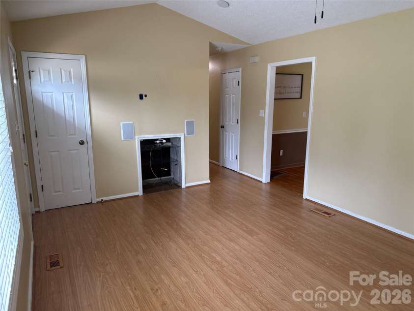 812 Whites Farm Road, Statesville, NC 28625.  MLS# CAR4386988, YatesRealty ID 26951. 
