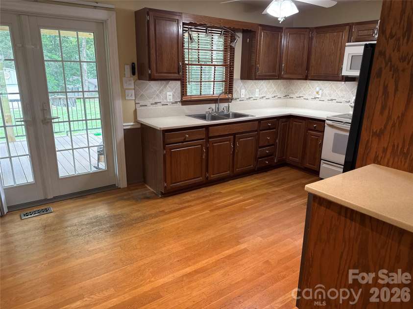 812 Whites Farm Road, Statesville, NC 28625.  MLS# CAR4386988, YatesRealty ID 26951. 