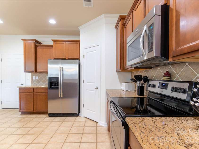 159 Saye Place, Mooresville, NC 28115.  MLS# CAR4255738, YatesRealty ID 26952. Granite Countertops
