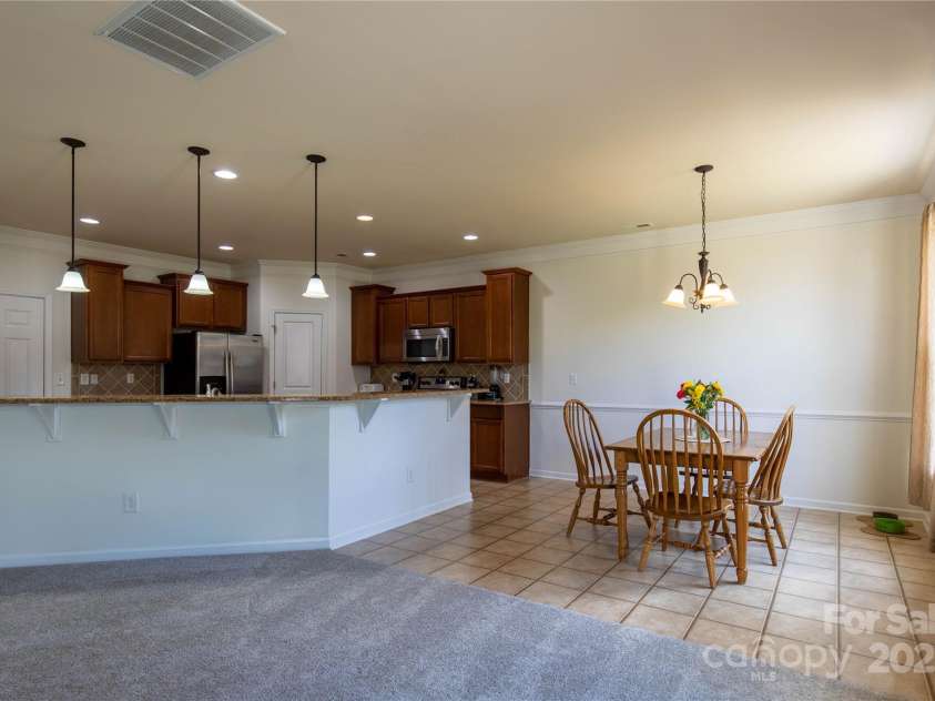 159 Saye Place, Mooresville, NC 28115.  MLS# CAR4255738, YatesRealty ID 26952. Kitchen Island with Eat-in Seating and Breakfast Area