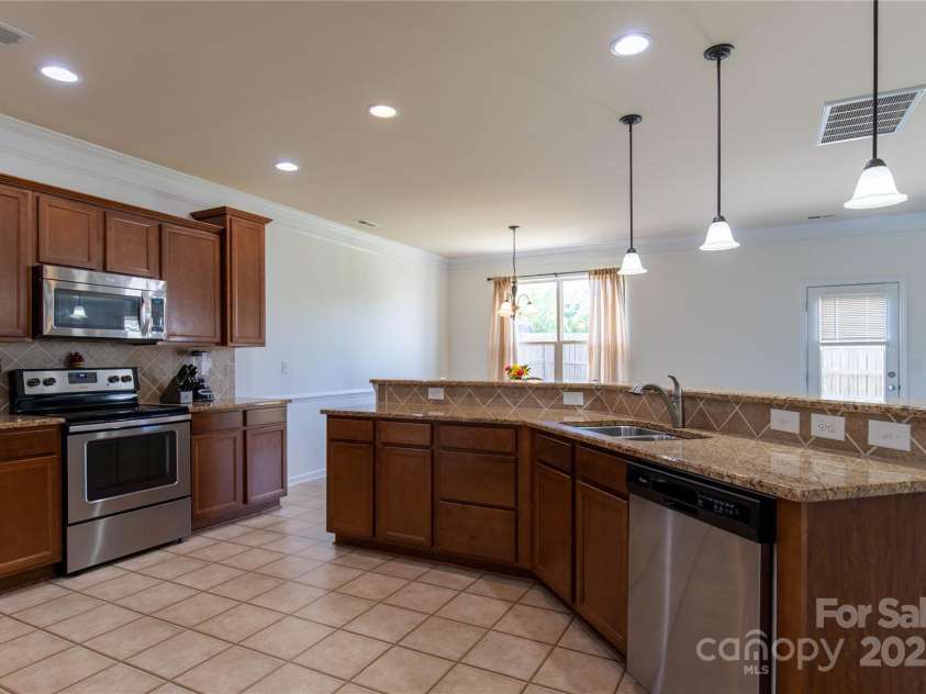 159 Saye Place, Mooresville, NC 28115.  MLS# CAR4255738, YatesRealty ID 26952. Kitchen Island with Eat-In Seating Area