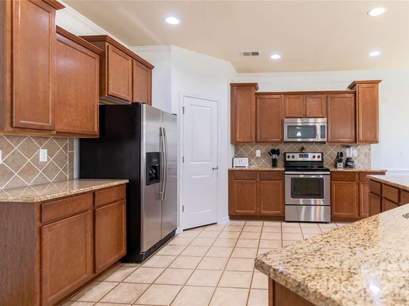 159 Saye Place, Mooresville, NC 28115.  MLS# CAR4255738, YatesRealty ID 26952. Open Kitchen with Walk-in Pantry