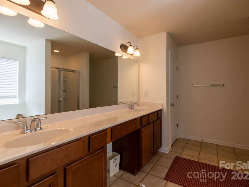 159 Saye Place, Mooresville, NC 28115.  MLS# CAR4255738, YatesRealty ID 26952. Primary Bathroom w/ double vanity