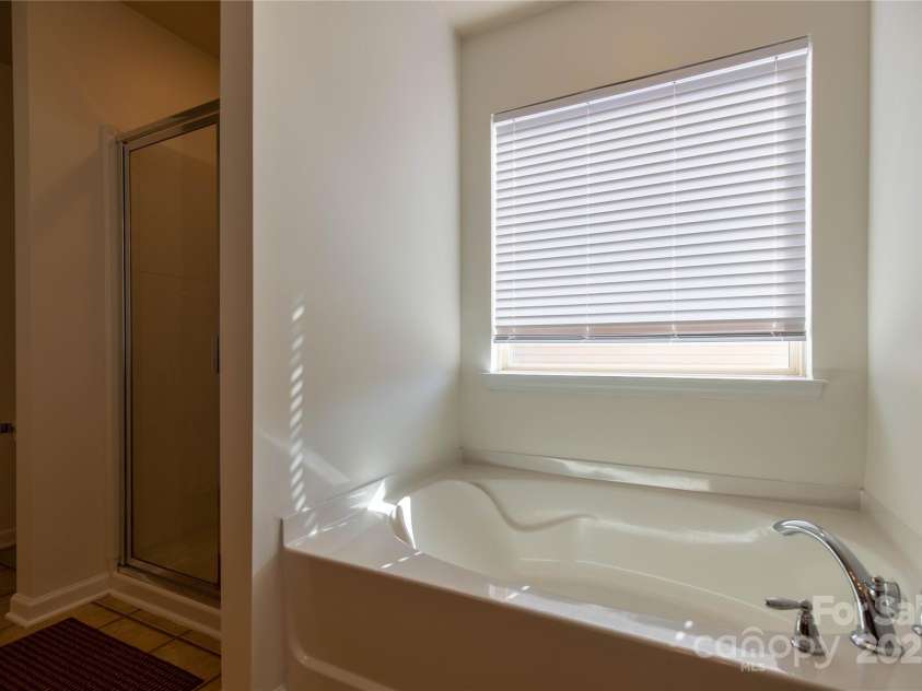 159 Saye Place, Mooresville, NC 28115.  MLS# CAR4255738, YatesRealty ID 26952. Primary Bathroom with Soaking Tub and Walk-in Shower