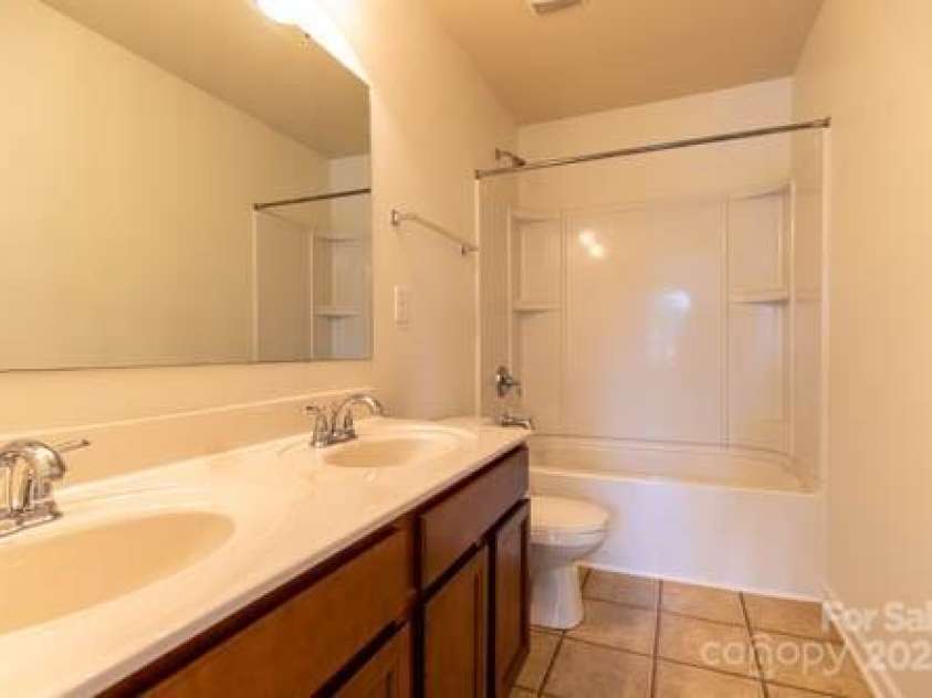 159 Saye Place, Mooresville, NC 28115.  MLS# CAR4255738, YatesRealty ID 26952. Second Floor Full Bath