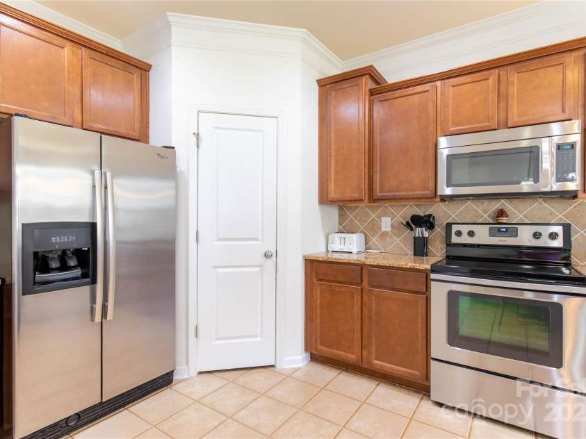 159 Saye Place, Mooresville, NC 28115.  MLS# CAR4255738, YatesRealty ID 26952. Stainless Steel Appliances