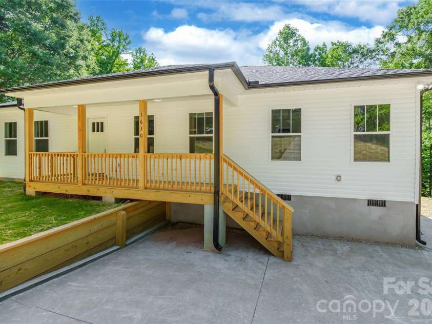 1630 Riddle Road, Clover, SC 29710.  MLS# CAR4388573, YatesRealty ID 26952. 