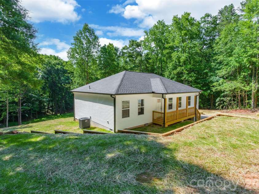 1630 Riddle Road, Clover, SC 29710.  MLS# CAR4388573, YatesRealty ID 26952. 
