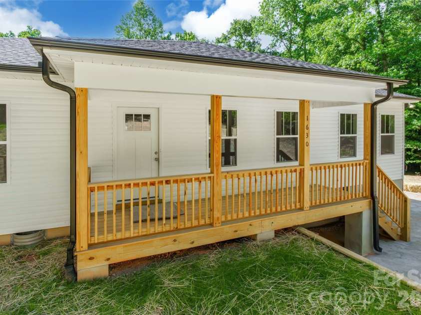 1630 Riddle Road, Clover, SC 29710.  MLS# CAR4388573, YatesRealty ID 26952. 