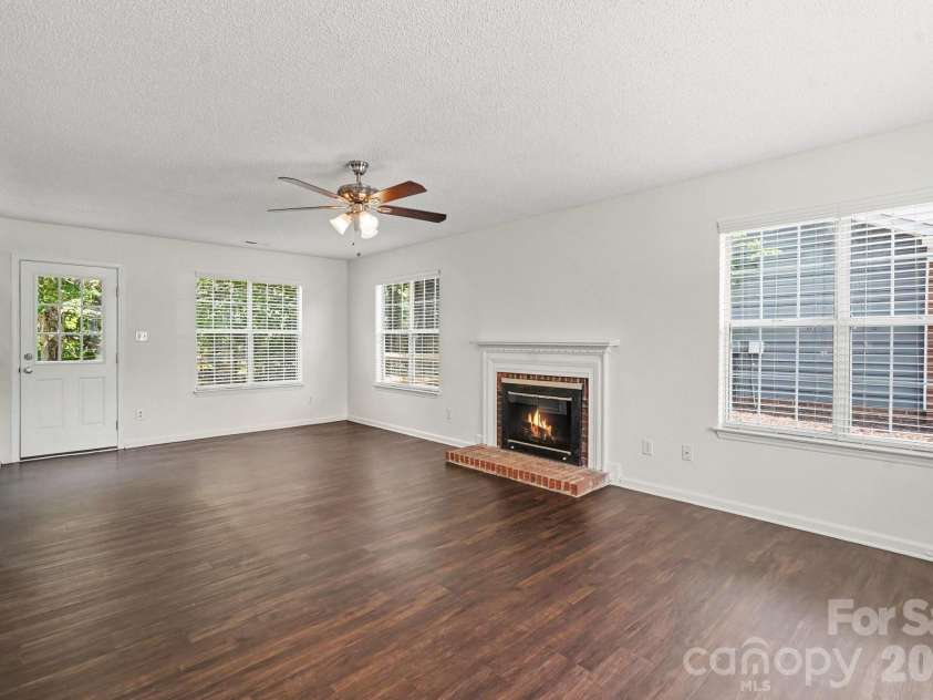 12127 Landing Green Drive, Charlotte, NC 28277.  MLS# CAR4385042, YatesRealty ID 26953. 