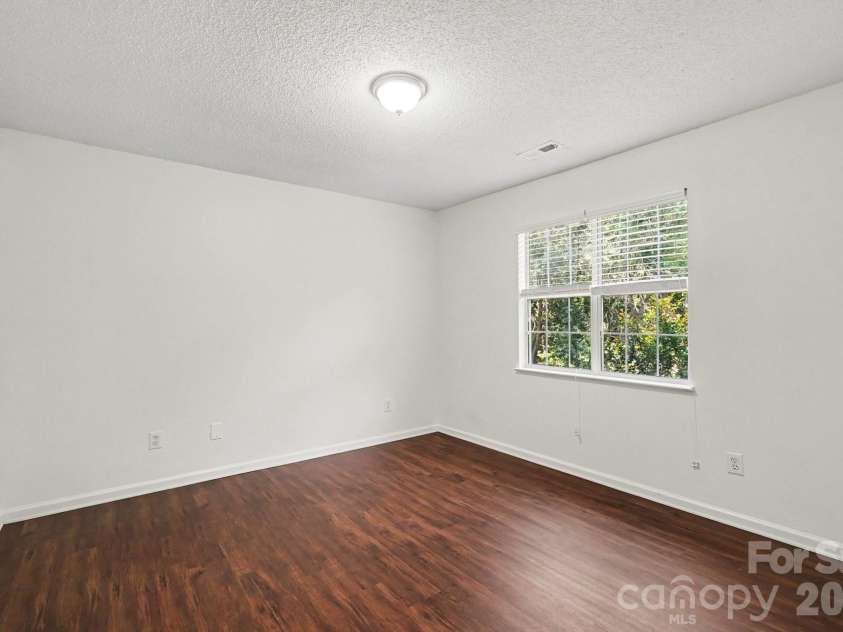 12127 Landing Green Drive, Charlotte, NC 28277.  MLS# CAR4385042, YatesRealty ID 26953. 