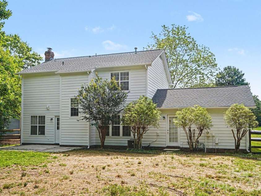 12127 Landing Green Drive, Charlotte, NC 28277.  MLS# CAR4385042, YatesRealty ID 26953. 
