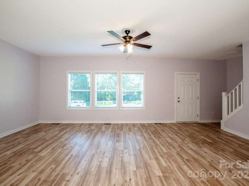 7039 Executive Circle, Denver, NC 28037.  MLS# CAR4275891, YatesRealty ID 26953. Livingroom