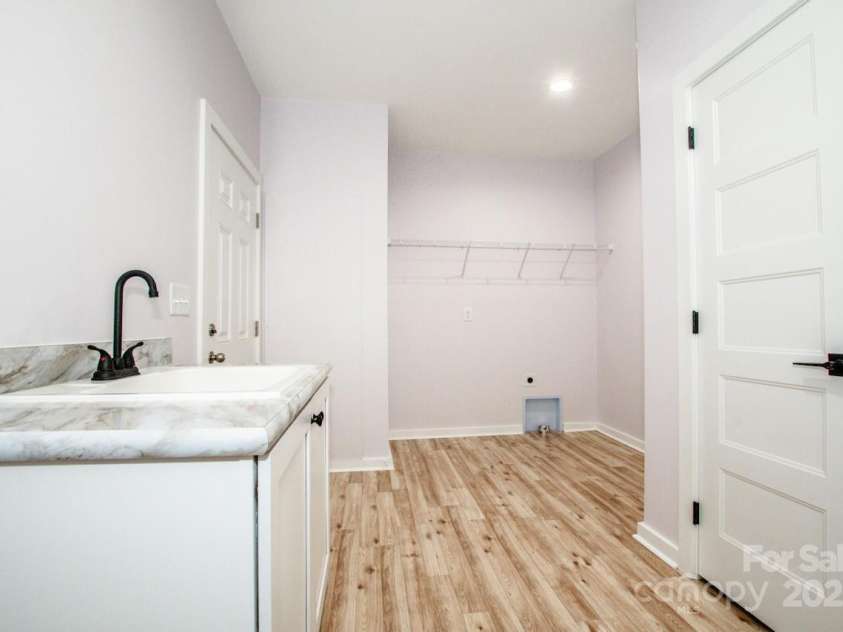 7039 Executive Circle, Denver, NC 28037.  MLS# CAR4275891, YatesRealty ID 26953. Mud room/laundry room