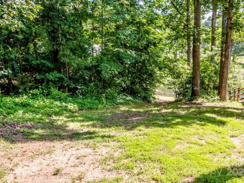 7039 Executive Circle, Denver, NC 28037.  MLS# CAR4275891, YatesRealty ID 26953. Path to neighborhood lake access point
