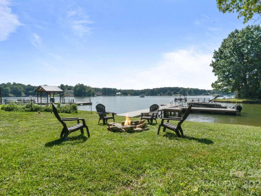 3539 Tee Street, Sherrills Ford, NC 28673.  MLS# CAR4282300, YatesRealty ID 26954. 