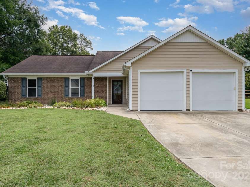 8000 Rachel Court, Waxhaw, NC 28173.  MLS# CAR4274622, YatesRealty ID 26955. 