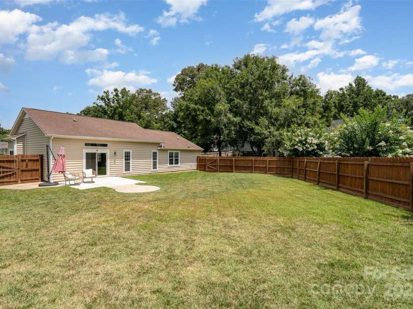 8000 Rachel Court, Waxhaw, NC 28173.  MLS# CAR4274622, YatesRealty ID 26955. 