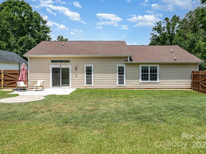 8000 Rachel Court, Waxhaw, NC 28173.  MLS# CAR4274622, YatesRealty ID 26955. 