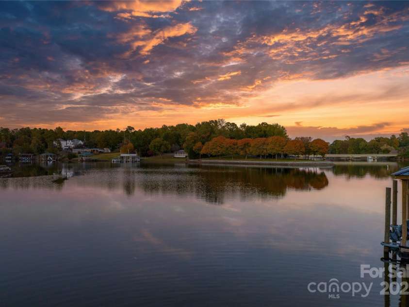 6233 Riviera Run Estates Drive, Hickory, NC 28601.  MLS# CAR4222327, YatesRealty ID 26956. 