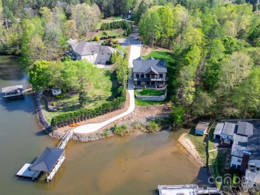 6233 Riviera Run Estates Drive, Hickory, NC 28601.  MLS# CAR4222327, YatesRealty ID 26956. 