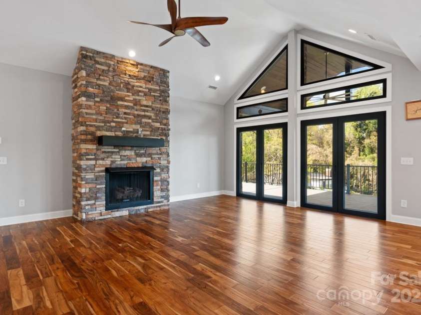 6233 Riviera Run Estates Drive, Hickory, NC 28601.  MLS# CAR4222327, YatesRealty ID 26956. 