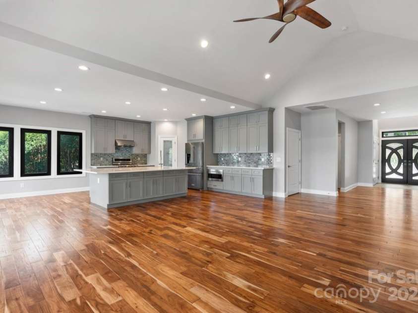 6233 Riviera Run Estates Drive, Hickory, NC 28601.  MLS# CAR4222327, YatesRealty ID 26956. 