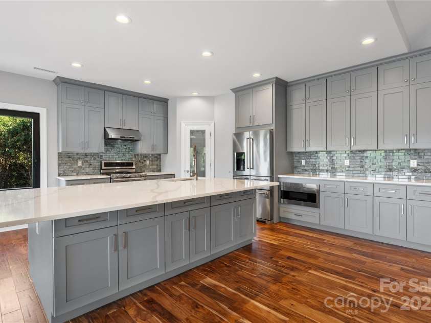 6233 Riviera Run Estates Drive, Hickory, NC 28601.  MLS# CAR4222327, YatesRealty ID 26956. 