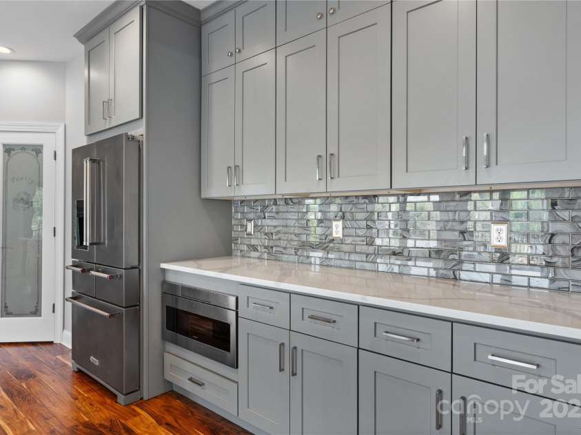 6233 Riviera Run Estates Drive, Hickory, NC 28601.  MLS# CAR4222327, YatesRealty ID 26956. 