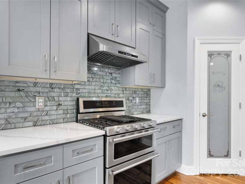 6233 Riviera Run Estates Drive, Hickory, NC 28601.  MLS# CAR4222327, YatesRealty ID 26956. 