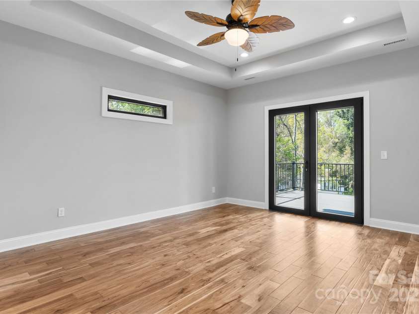 6233 Riviera Run Estates Drive, Hickory, NC 28601.  MLS# CAR4222327, YatesRealty ID 26956. 