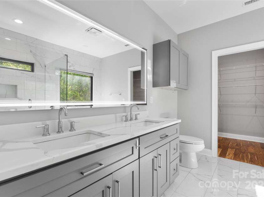 6233 Riviera Run Estates Drive, Hickory, NC 28601.  MLS# CAR4222327, YatesRealty ID 26956. 