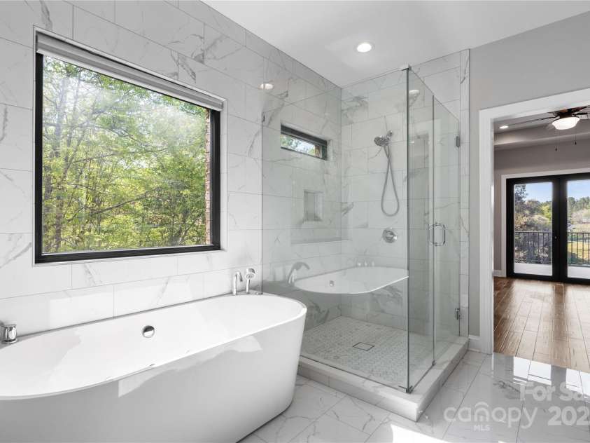 6233 Riviera Run Estates Drive, Hickory, NC 28601.  MLS# CAR4222327, YatesRealty ID 26956. 