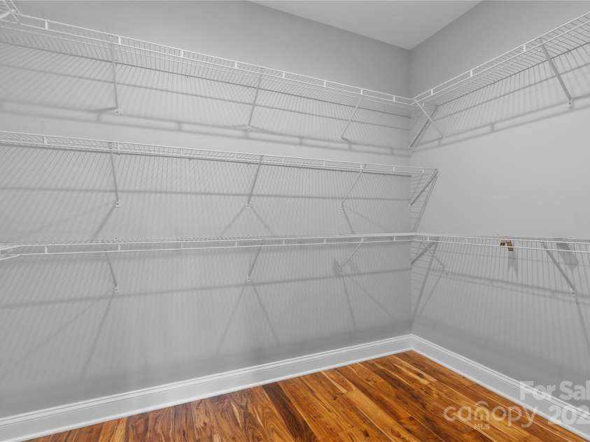 6233 Riviera Run Estates Drive, Hickory, NC 28601.  MLS# CAR4222327, YatesRealty ID 26956. 