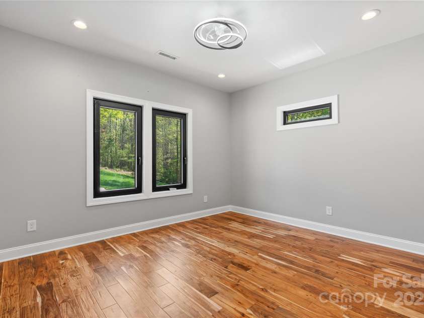 6233 Riviera Run Estates Drive, Hickory, NC 28601.  MLS# CAR4222327, YatesRealty ID 26956. 