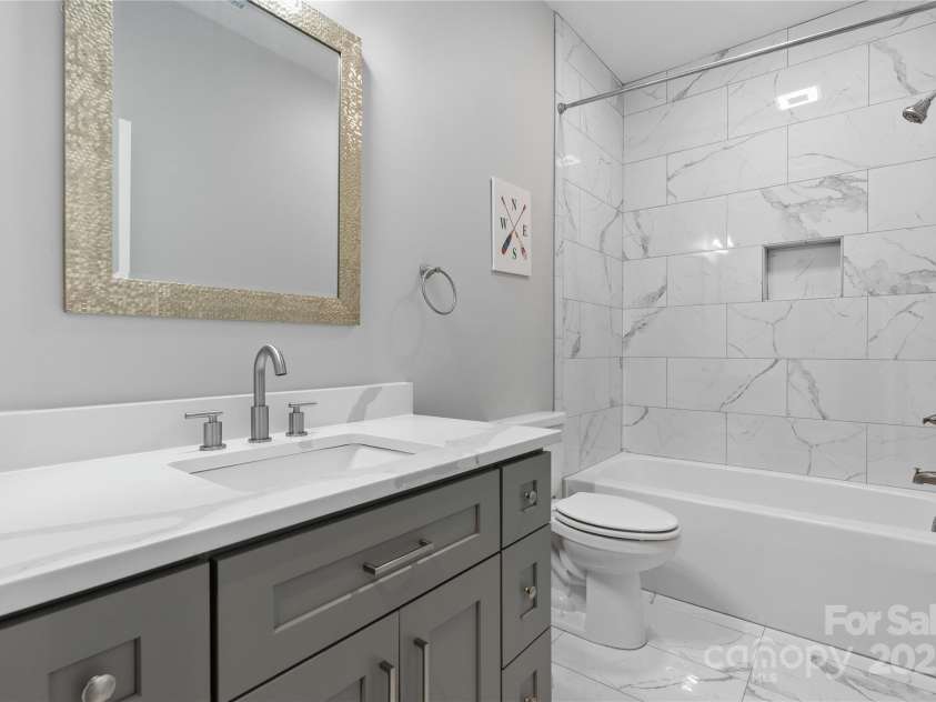 6233 Riviera Run Estates Drive, Hickory, NC 28601.  MLS# CAR4222327, YatesRealty ID 26956. 