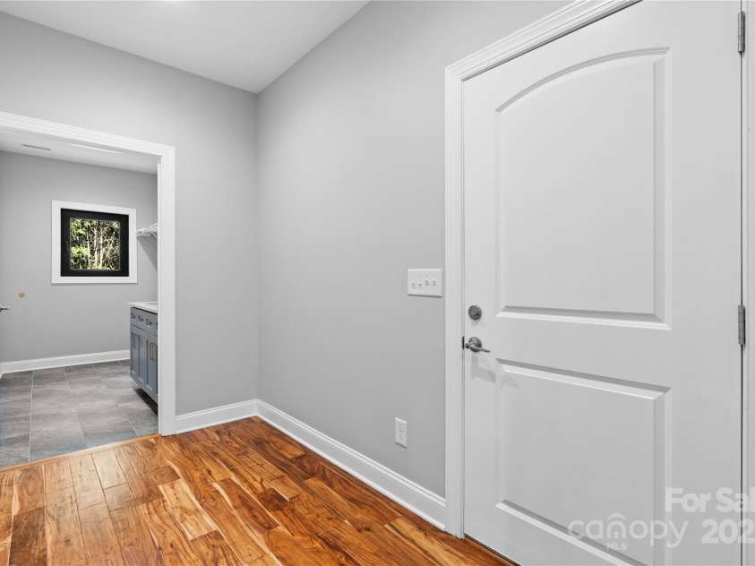 6233 Riviera Run Estates Drive, Hickory, NC 28601.  MLS# CAR4222327, YatesRealty ID 26956. 