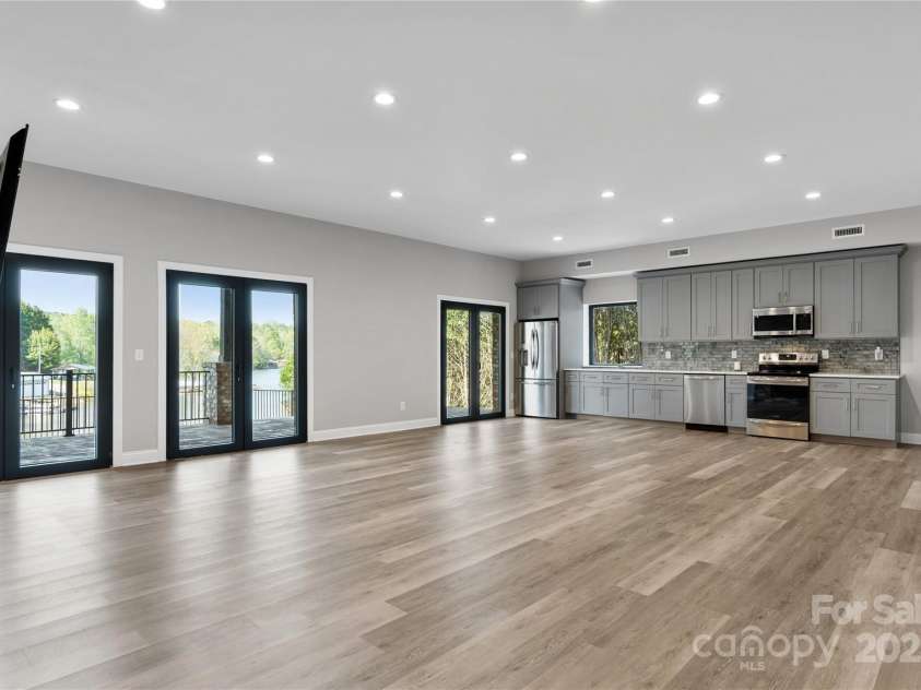 6233 Riviera Run Estates Drive, Hickory, NC 28601.  MLS# CAR4222327, YatesRealty ID 26956. 