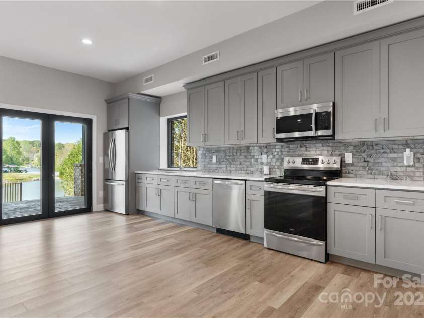 6233 Riviera Run Estates Drive, Hickory, NC 28601.  MLS# CAR4222327, YatesRealty ID 26956. 