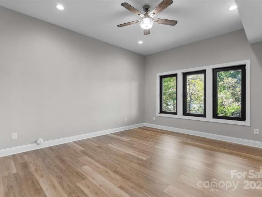 6233 Riviera Run Estates Drive, Hickory, NC 28601.  MLS# CAR4222327, YatesRealty ID 26956. 