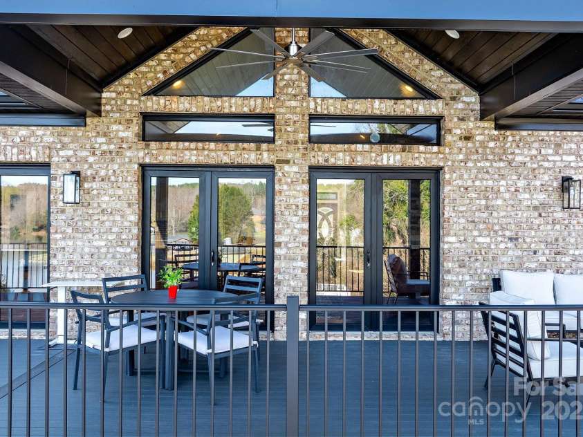 6233 Riviera Run Estates Drive, Hickory, NC 28601.  MLS# CAR4222327, YatesRealty ID 26956. 