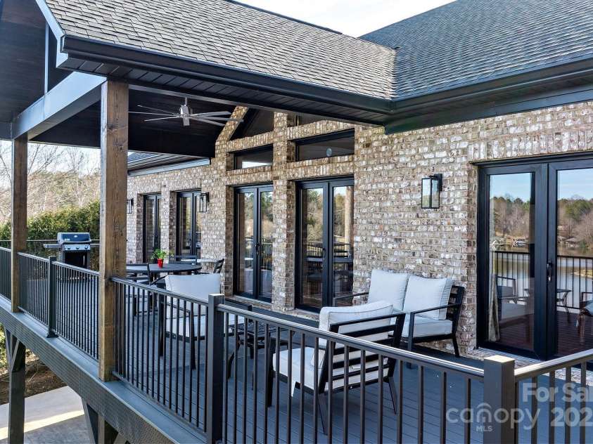 6233 Riviera Run Estates Drive, Hickory, NC 28601.  MLS# CAR4222327, YatesRealty ID 26956. 