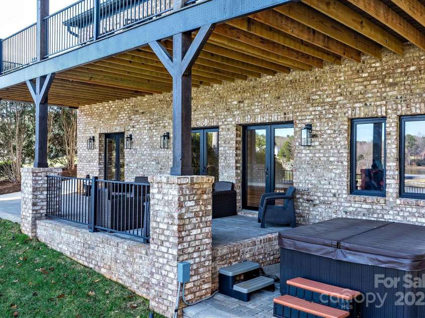 6233 Riviera Run Estates Drive, Hickory, NC 28601.  MLS# CAR4222327, YatesRealty ID 26956. 