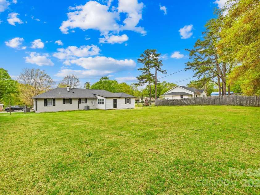 504 Katherine Avenue, Kings Mountain, NC 28086.  MLS# CAR4240917, YatesRealty ID 26957. Spacious fenced in backyard