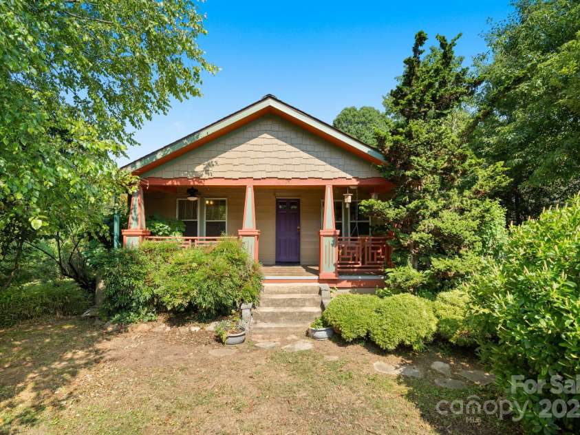 15 Deaver Drive, Asheville, NC 28806.  MLS# CAR4280300, YatesRealty ID 26958. 