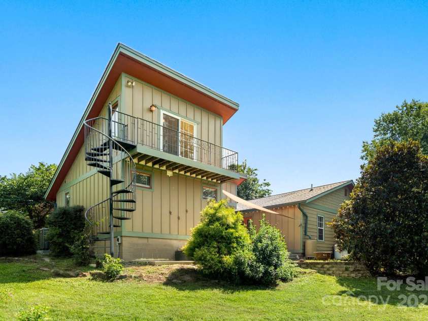 15 Deaver Drive, Asheville, NC 28806.  MLS# CAR4280300, YatesRealty ID 26958. 