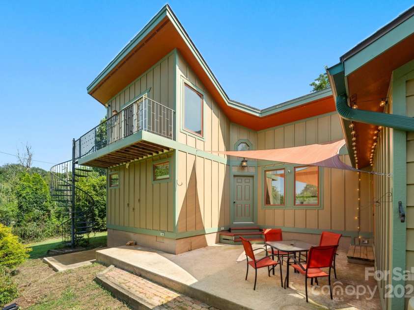 15 Deaver Drive, Asheville, NC 28806.  MLS# CAR4280300, YatesRealty ID 26958. 