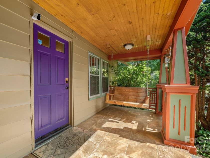 15 Deaver Drive, Asheville, NC 28806.  MLS# CAR4280300, YatesRealty ID 26958. 