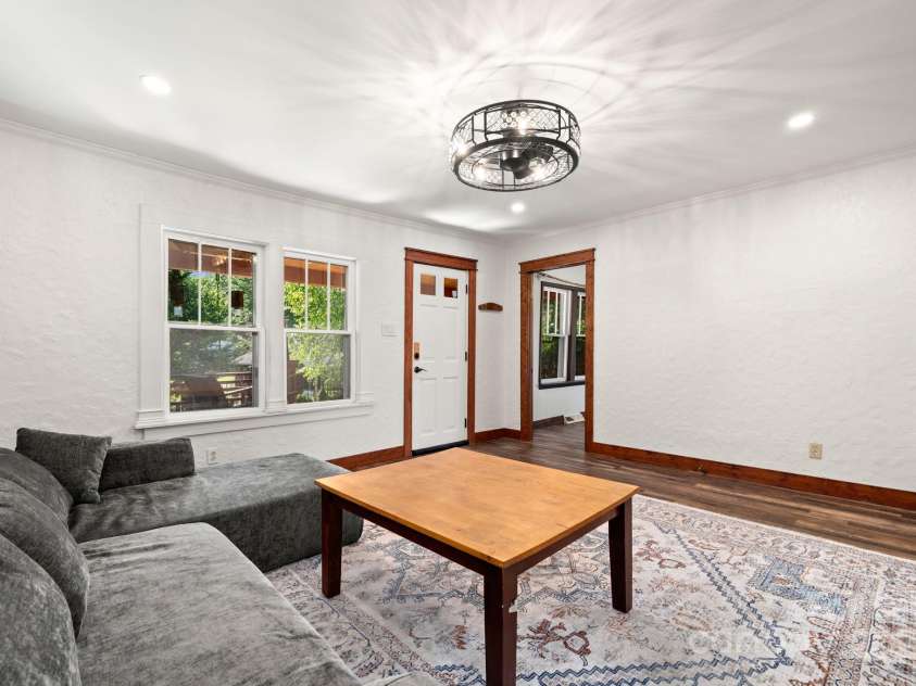 15 Deaver Drive, Asheville, NC 28806.  MLS# CAR4280300, YatesRealty ID 26958. 