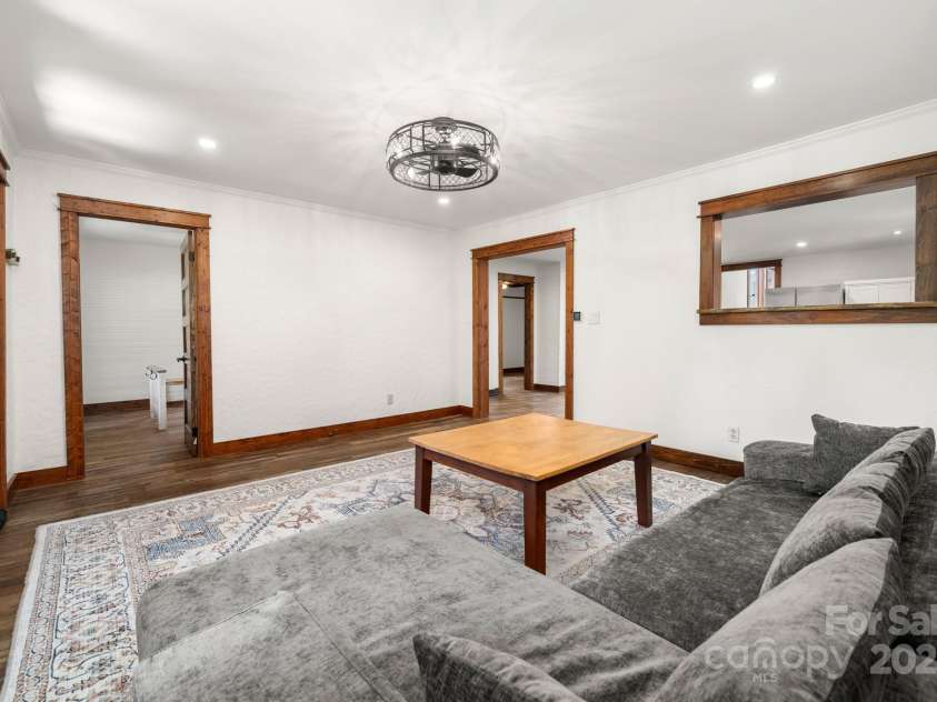 15 Deaver Drive, Asheville, NC 28806.  MLS# CAR4280300, YatesRealty ID 26958. 